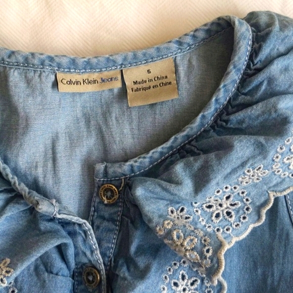 calvin klein jeans eyelet lace ruffle denim chambray tiered dress 4T toddler - Picture 2 of 11